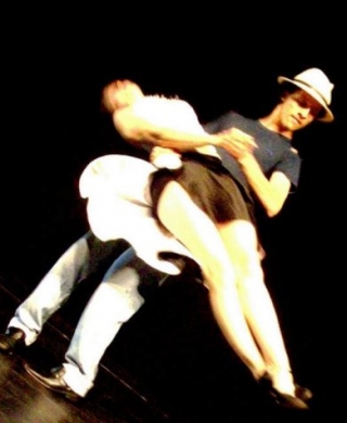 Tango é uma das danças ensinadas