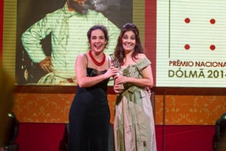 Claudia Girelli e Magda Moraes durante a entrega do prêmio em Recife.
